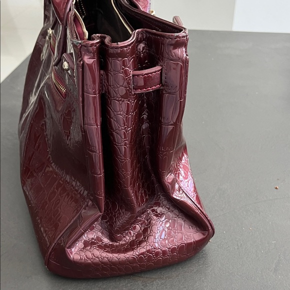 Elegant Burgundy Crocodile-Embossed Satchel - Picture 10 of 15